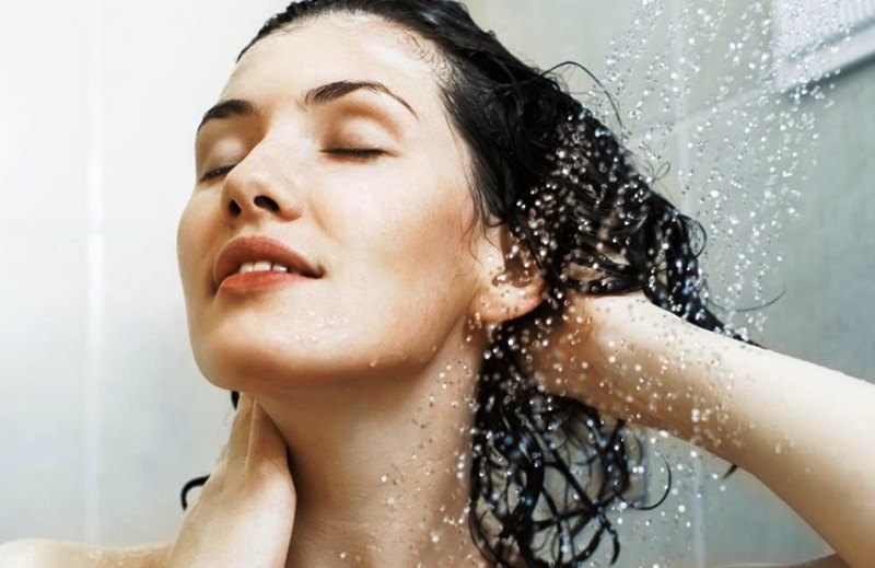 Νερό της βρύσης και λούσιμο – Το «κακό» που κάνετε στα μαλλιά σας