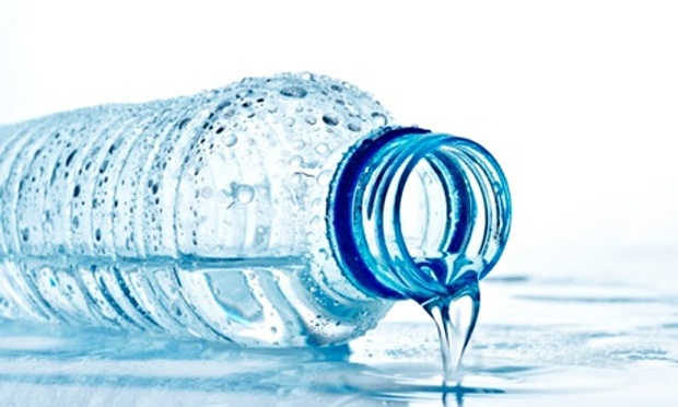 5 λόγοι για να μην πίνετε εμφιαλωμένο νερό